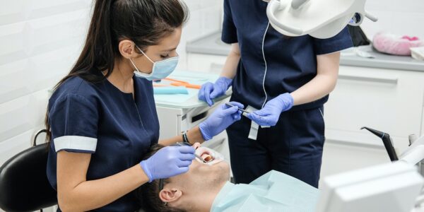 Quand_prendre_un_RDV_avec_un_chirurgien_dentiste_?